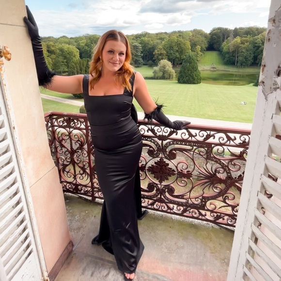 Angelina Oversized Bow Gown- Moda Glam - Picture 2 of 4